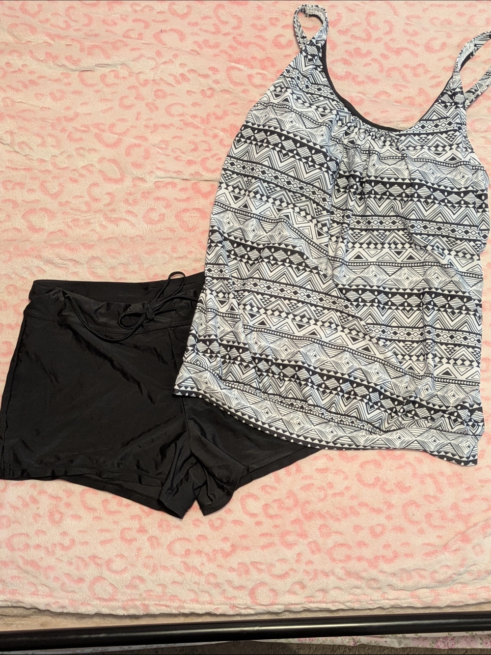 Black & White Printed Tankini Swim Set - Women L